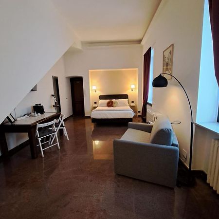 Palazzo Cusani Charming Rooms Vercelli Bagian luar foto