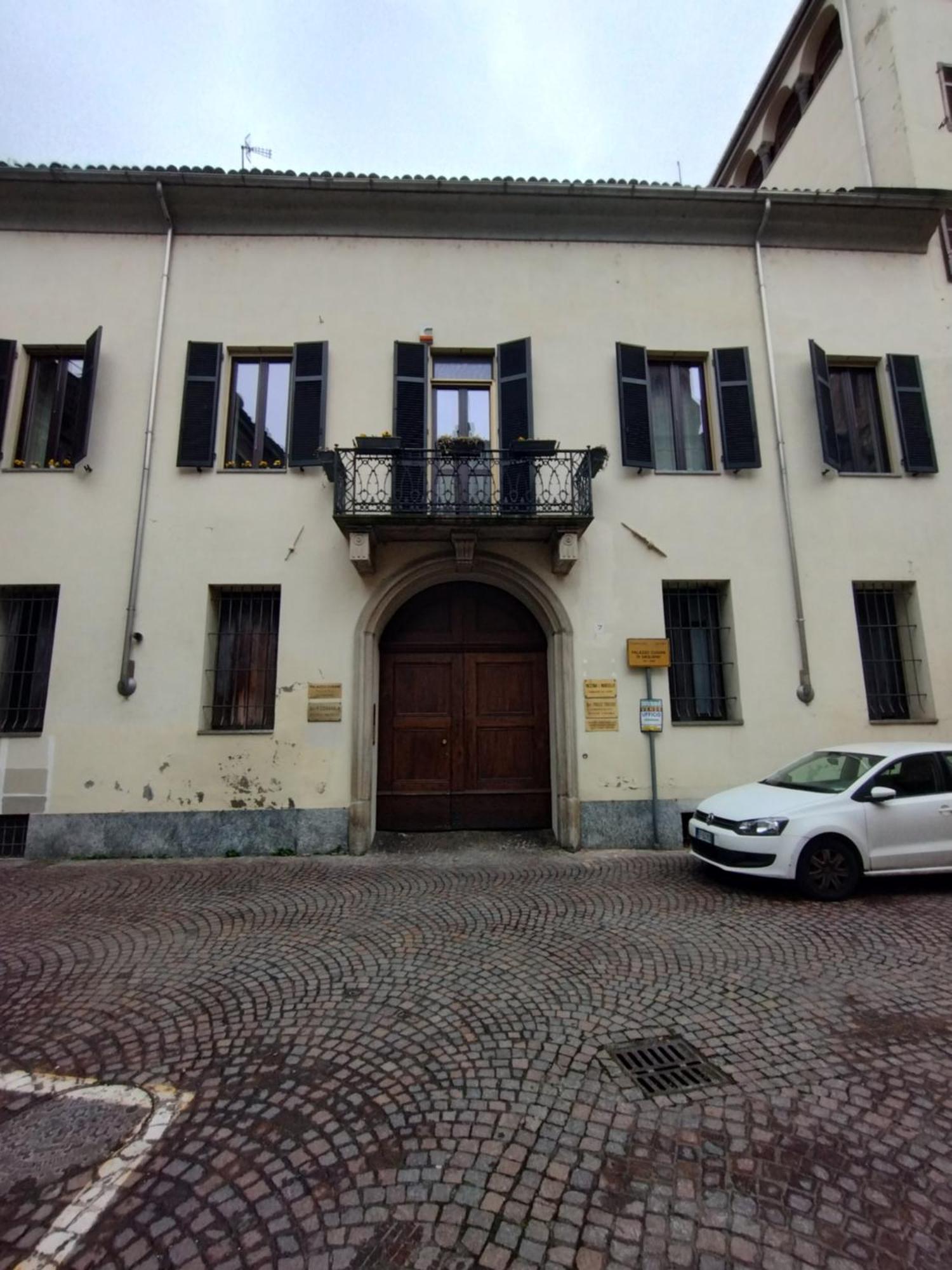 Palazzo Cusani Charming Rooms Vercelli Bagian luar foto