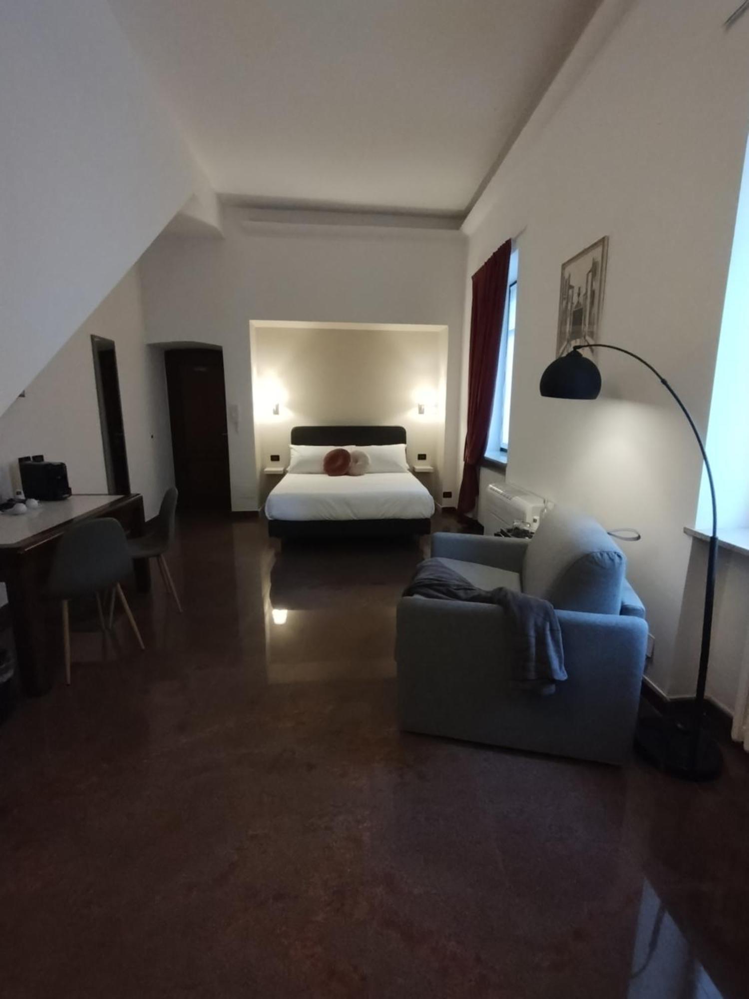 Palazzo Cusani Charming Rooms Vercelli Bagian luar foto
