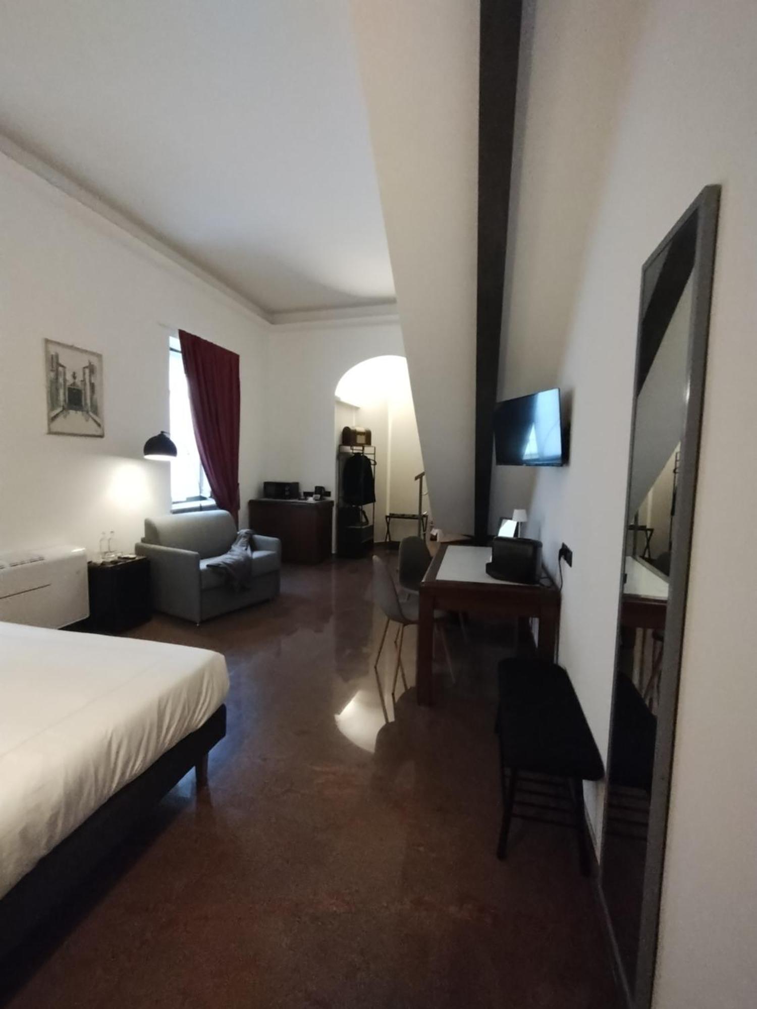 Palazzo Cusani Charming Rooms Vercelli Bagian luar foto