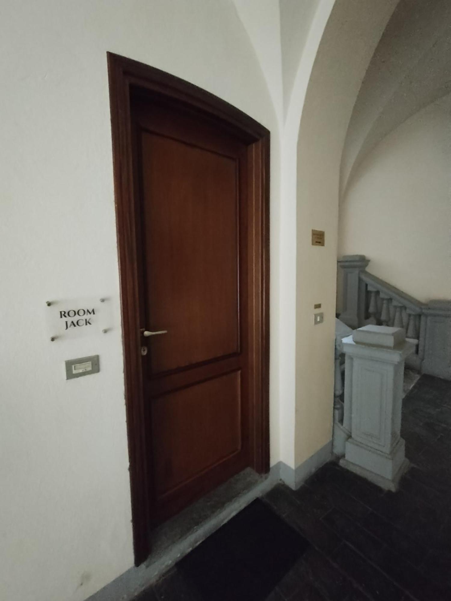 Palazzo Cusani Charming Rooms Vercelli Bagian luar foto