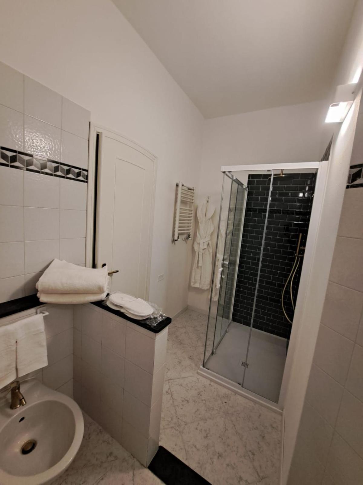 Palazzo Cusani Charming Rooms Vercelli Bagian luar foto