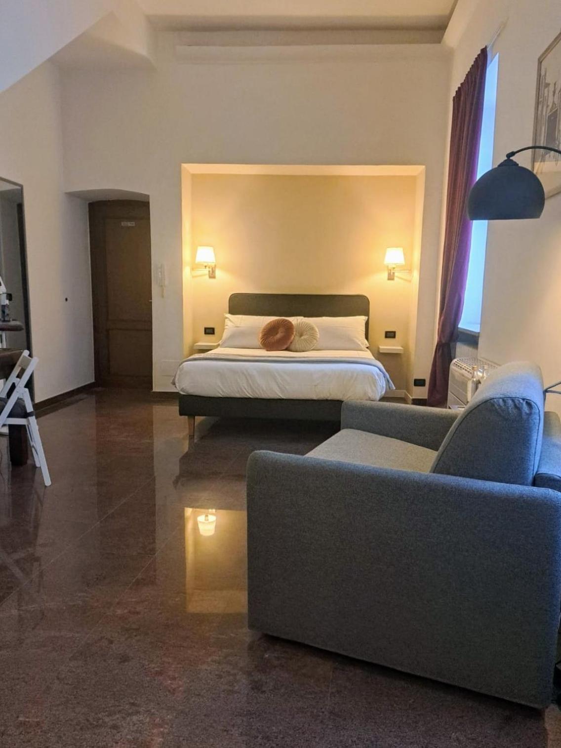 Palazzo Cusani Charming Rooms Vercelli Bagian luar foto